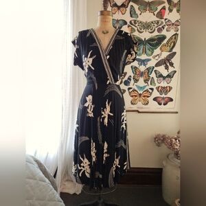 Vintage 1970s Saks Fith Avenue floral dress. Size 4-6, black and cream color.